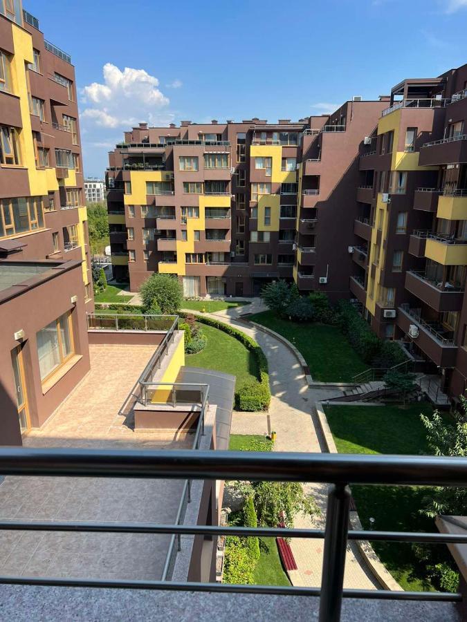 Johannesburg Spacious Family W Free Parking And Playground Apartment Sofia